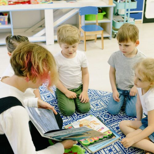 kids reading with teacher